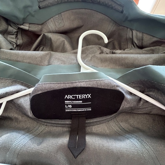 Arc’teryx Macai shell jacket - large - Picture 6 of 6